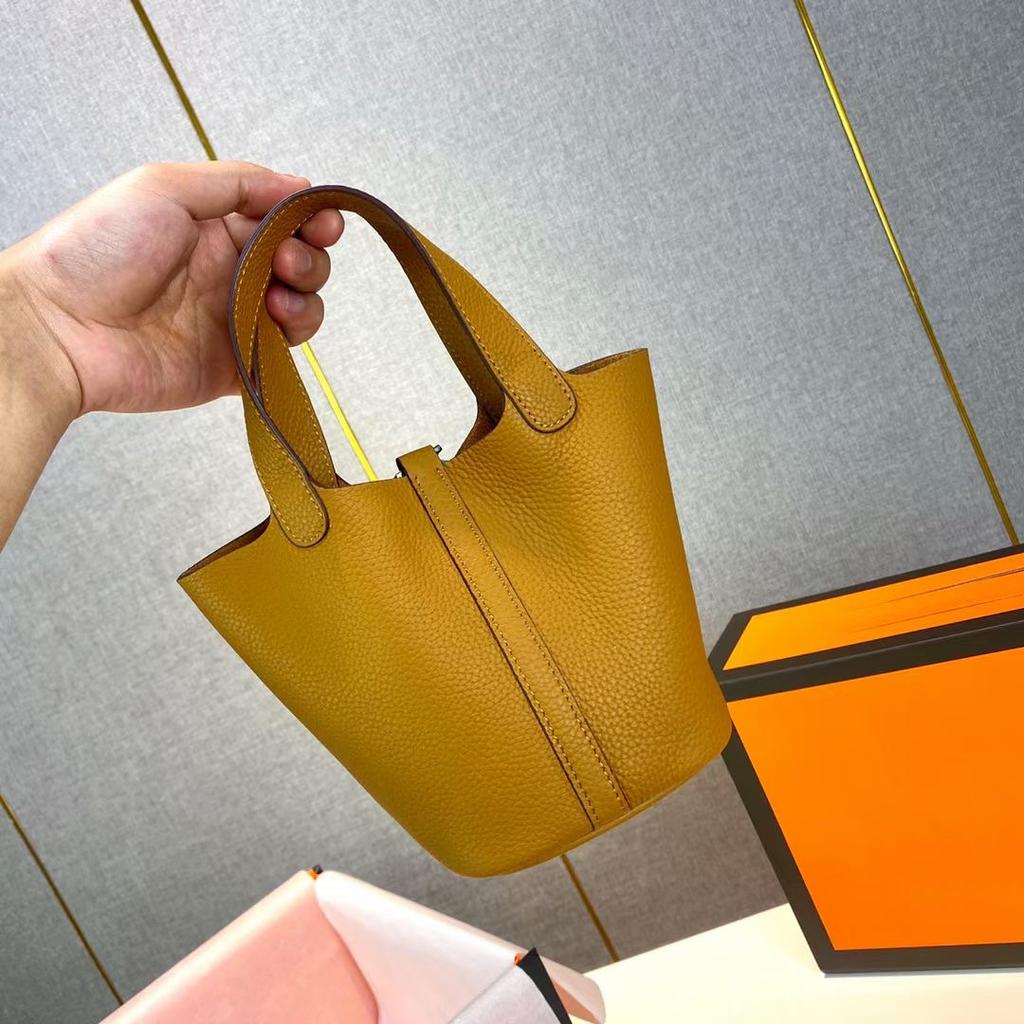 Hochwertige halbhandgefertigte Gemüsekorbtasche togo erste Schicht Rindsleder Pendlertasche echtes Leder tragbare Beuteltasche Damen 18cm