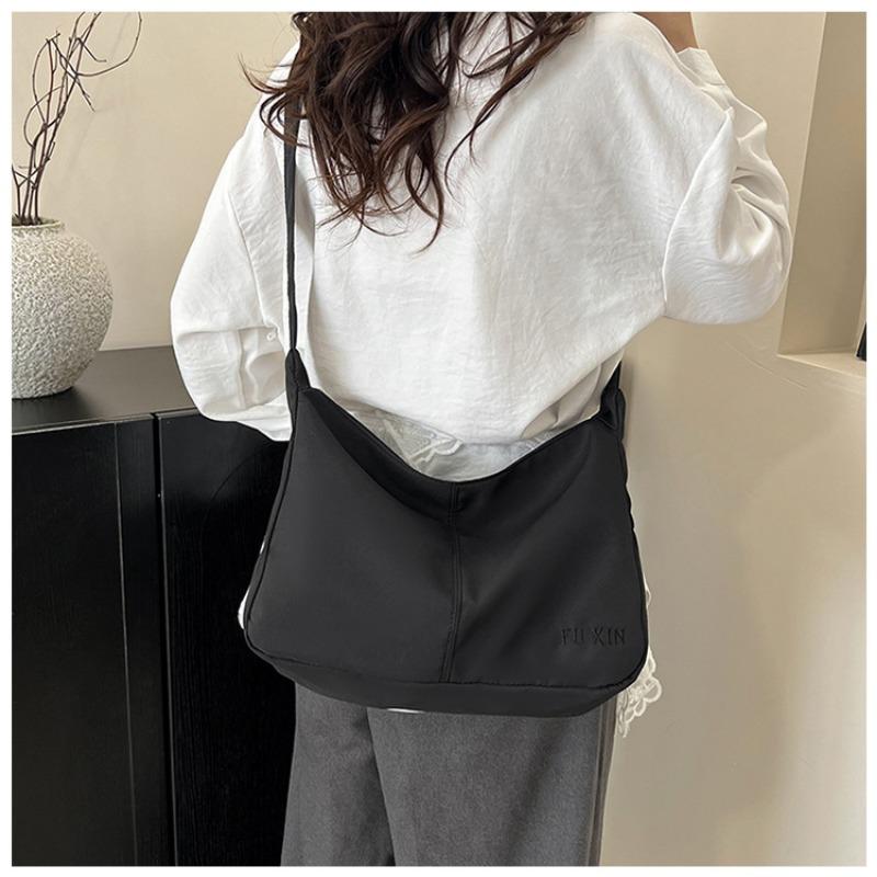 New Summer Minimalist Fashion Shoulder Bag Lightweight Large Capacity Commuter Crossbody Tote