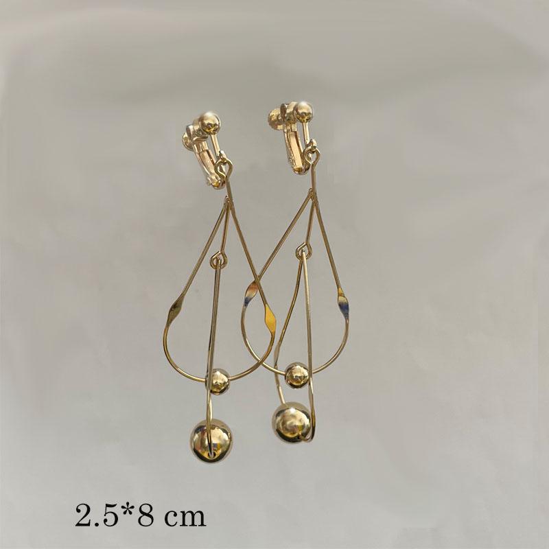 Trendige koreanische minimalistische Statement-Clip-Ohrringe Schmuck Elegante goldfarbene geometrische Clip-Ohrringe ohne Piercing für Damen