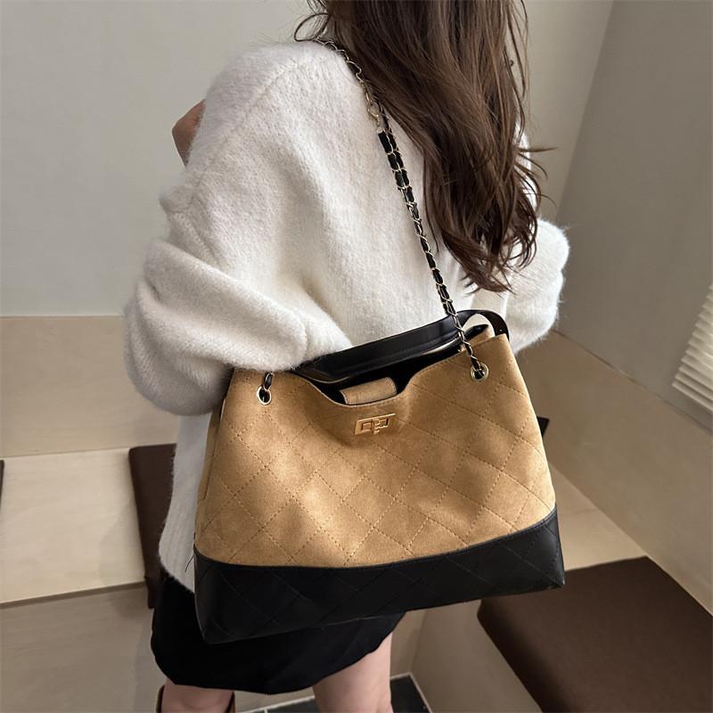 Borsa a spalla da donna oversize con finiture in pelle e tasca interna per telefono per il pendolarismo