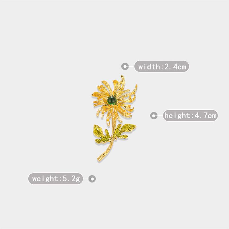 Dilly Snow Vintage Green Chalcedony Daisy Brooch - Elegant Floral Pin Accessory