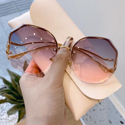 Dámské trendy sluneční brýle s přechodem Unisex Ocean Lens Sluneční brýle bez obrouček Kovové zakřivené sukně Luxusní brýle s odstíny UV400