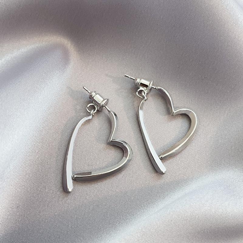 

European and American Design Sense Irregular Heart Shaped Pendant Earrings Women s Multiwear Accessories 2026 Fashion Jewelry срібний