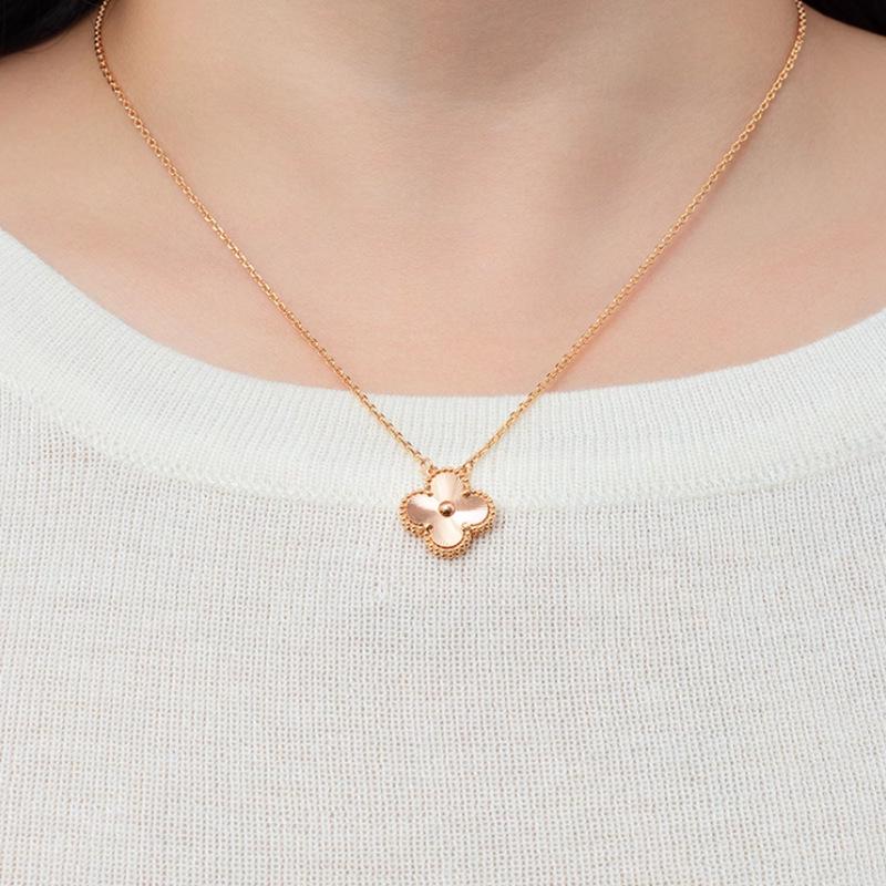 24 Christmas Clover Necklace for Women, 18K Gold-Plated, Dual-Tone with Diamonds, Durable Clavicle Chain.