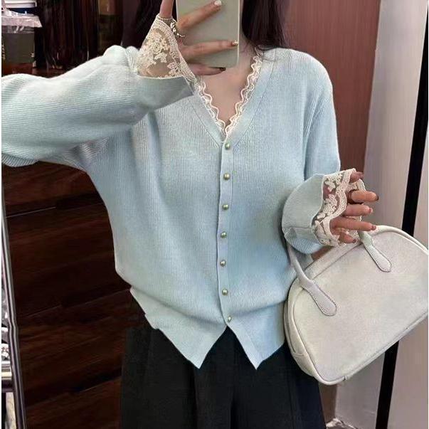 Cardigan Tricoté à Col V en Dentelle Patchwork Coréen pour Femme: Nouvelle Coupe Ample pour Automne/Hiver 2025 - Pull Manteau Polyvalent à Porter en Dessous
