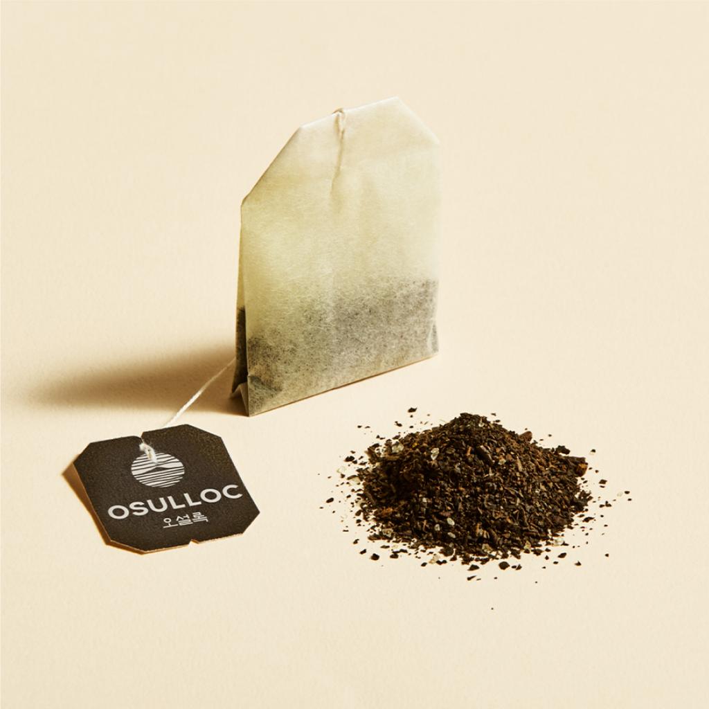 O'Sulloc Jeju Samda Yulg Tea offers 20 paper teabags blending Jeju tangerine with fermented tea.