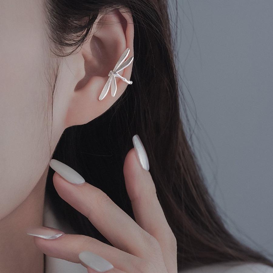 A Simple and Elegant Dragonfly Ear Cuff | No Piercing Required, Unique and Niche Design, Perfect for Daily Wear, Work, and Parties