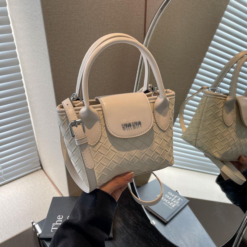 Fashion Bag Women's New Versatile Portable Shoulder Messenger Bag