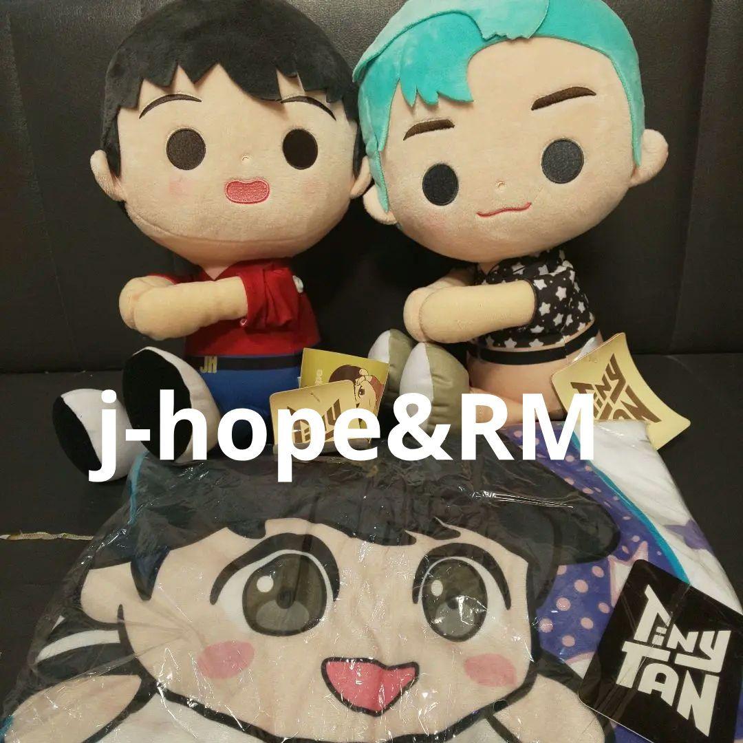 

[USED] With tags. TinyTAN special clingy plush toys (2 figures) & blanket.