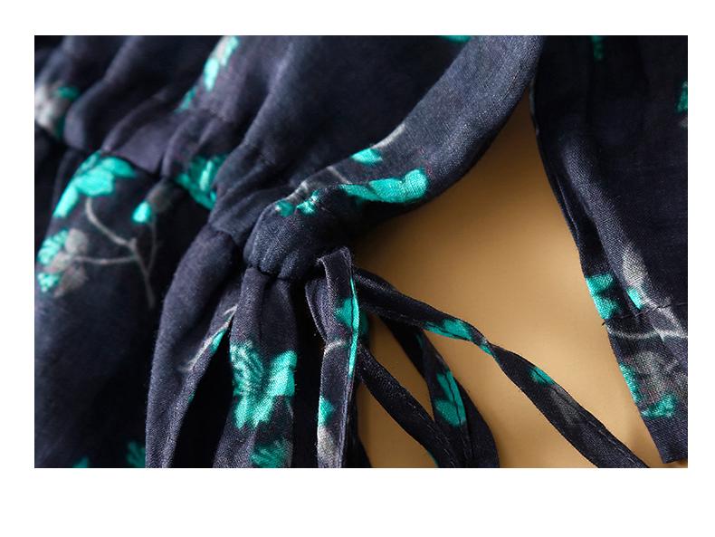 Abito da donna con scollo a V, cotone e lino, manica a cinque quarti, allacciatura, estivo 2024, retro, dimagrante in vita, lungo