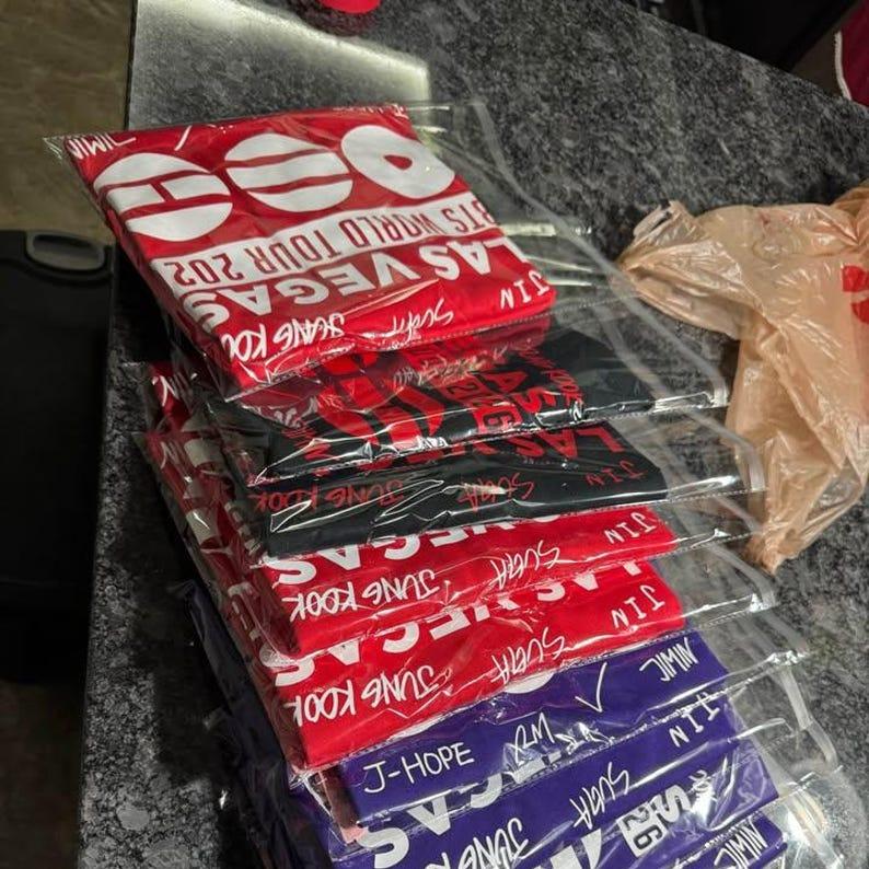 BTS Světové turné 2026 Oboustranné unisex tričko, tričko z koncertu BTS 2026, dárek pro fanouška Army, BTS Merch, tričko pro fanouška Army, tričko z comebacku BTS Arirang