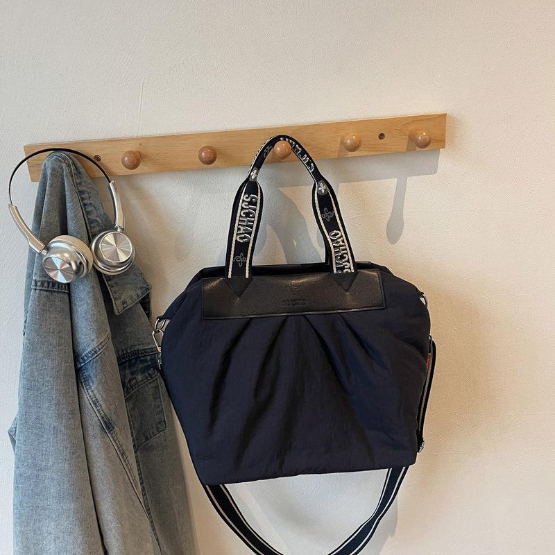 

New Fashi Large Capacity Nyl Top Handle Bags Women Simple Leisure Shoulder Bags Comfortable and Versatile Texture Coach Bag чёрный