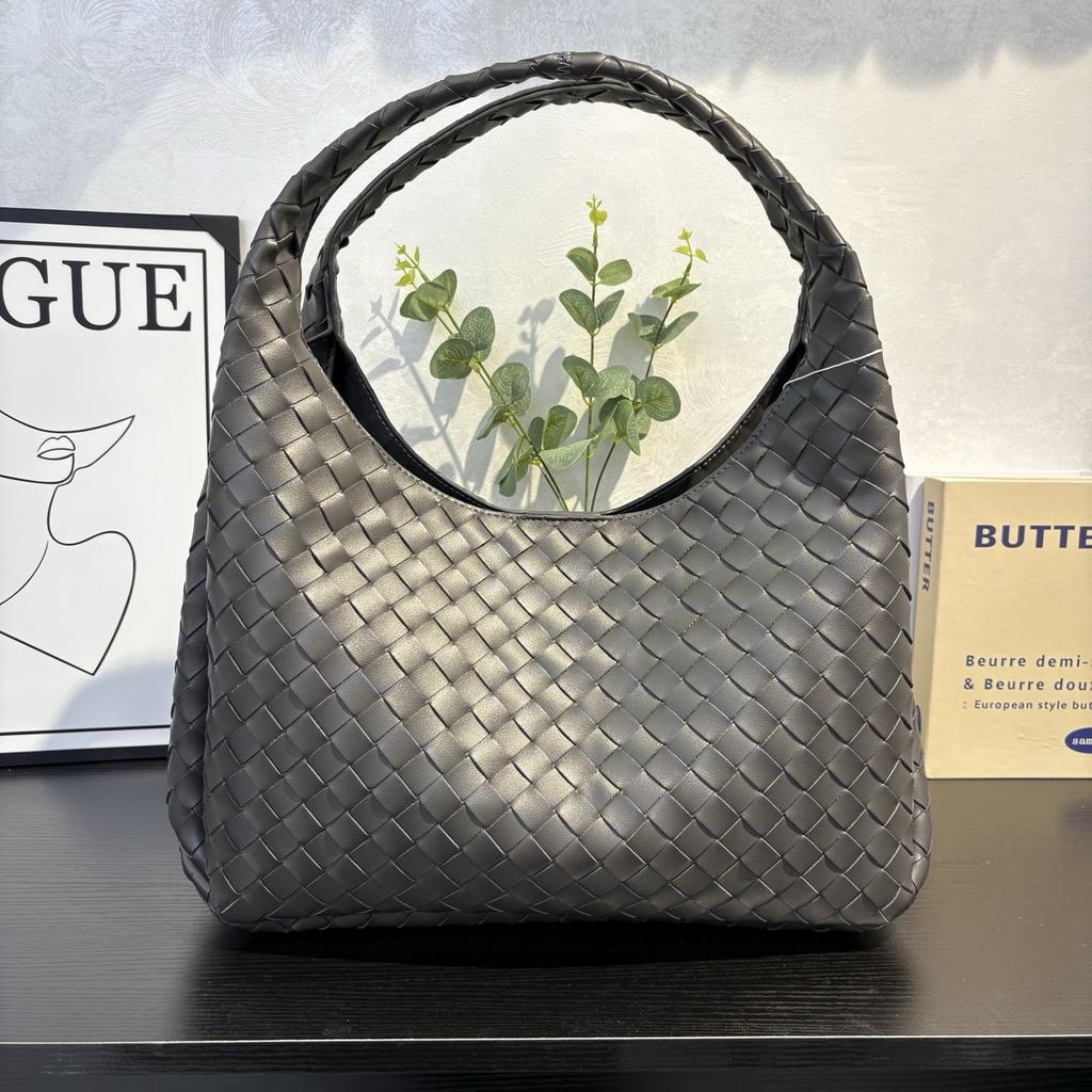 Cross-border bag women's large-capacity 2026 new trendy fashion woven portable bucket bag versatile commuter tote bag