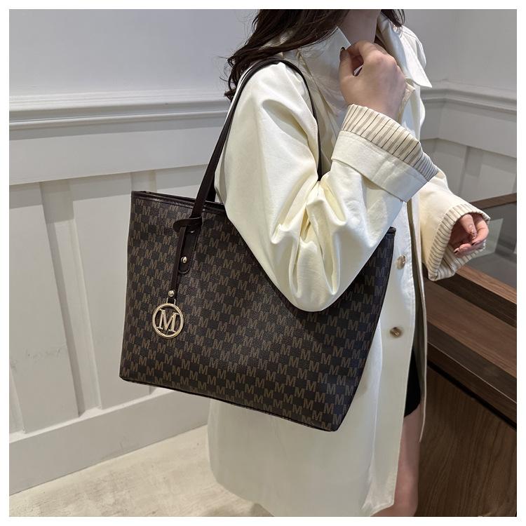 New Large Capacity Commuter Tote Bag Faux Leather Shoulder Handbag for Women Students CLE