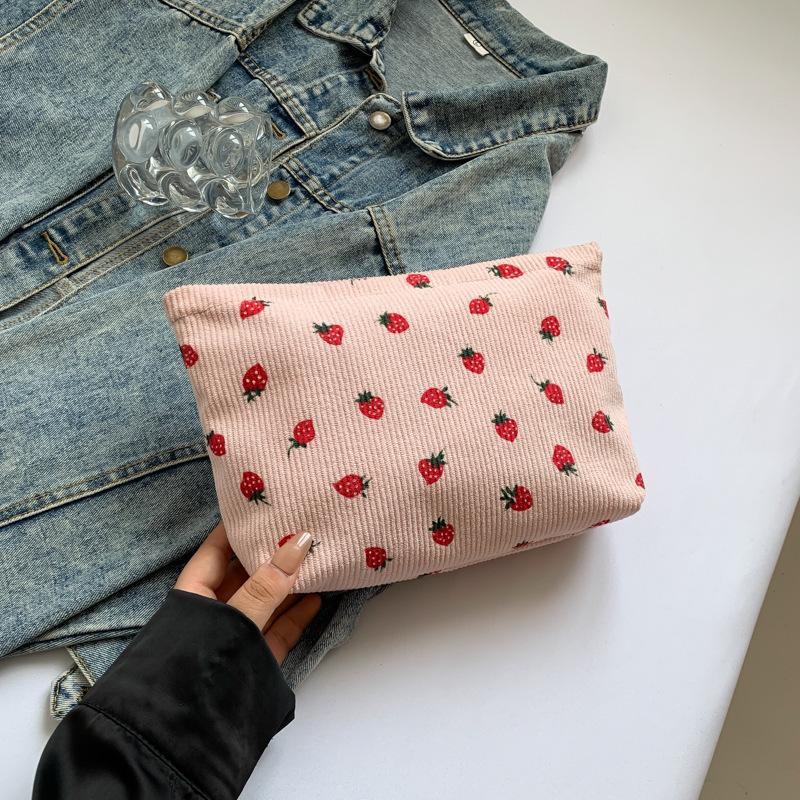 

Fashion, foreign and beautiful 2025 large-capacity casual simple summer shoulder bag niche design fashionable clutch bag no розовый