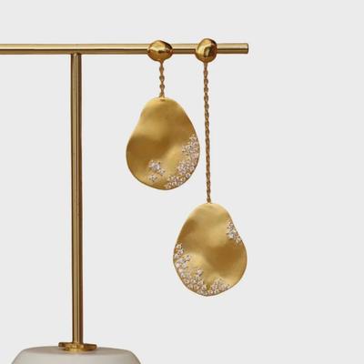 "Dansar med dig" Asymmetriska franska örhängen i sterlingsilver - Elegant design av högsta kvalitet