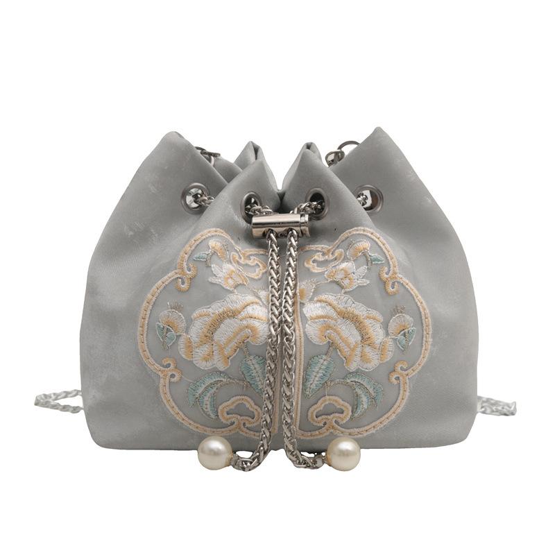 New Chinese bag women's 2025 new autumn and winter super fire versatile chain messenger bag popular national style portable bucket bag