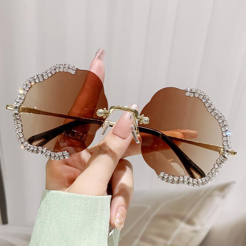 Oversized Rimless Luxury Brand Designer Diamond Flower Sunglasses Women For Female Vintage Popular Sun Glasses Punk Metal Shades
