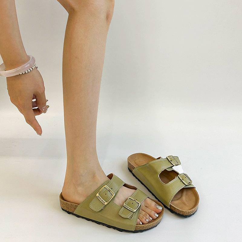 2025 summer new open-toed belt buckle women's sandals Korean version temperament beach shoes flat-bottomed fashion one-word slippers