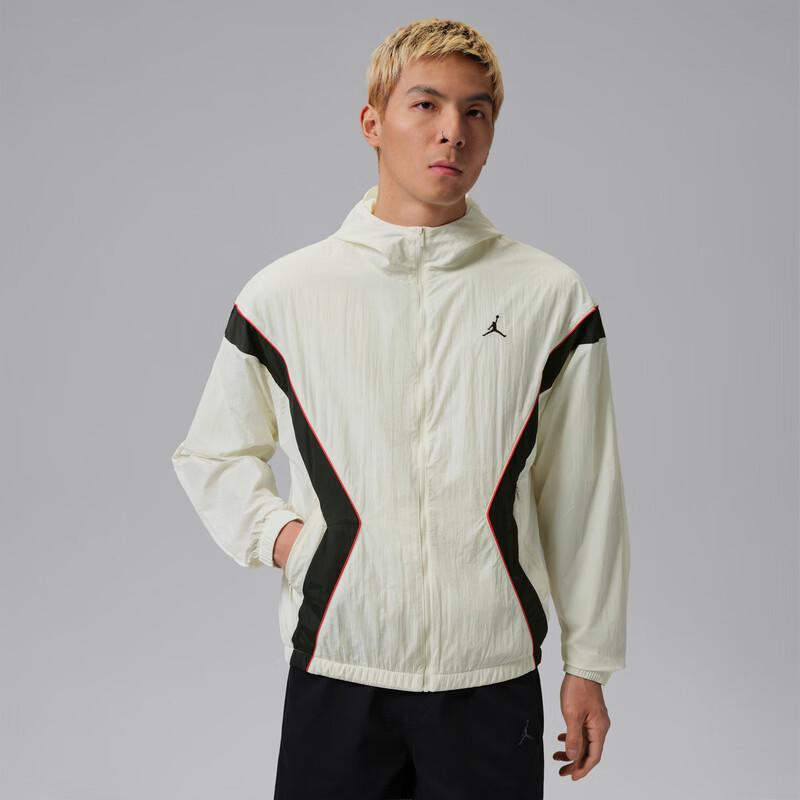 Nike Men s Hooded Versatile Woven Jacket L
