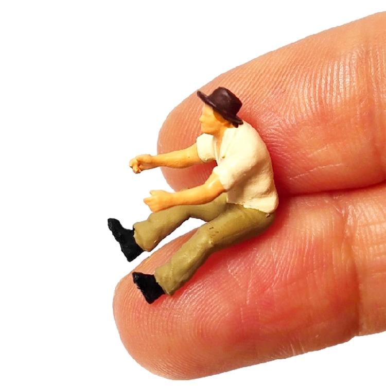 1:64 Scale Hand Painted Miniature Figures for Dioramas Props,Photography Collector Realistic Lumberjacks Figure Models