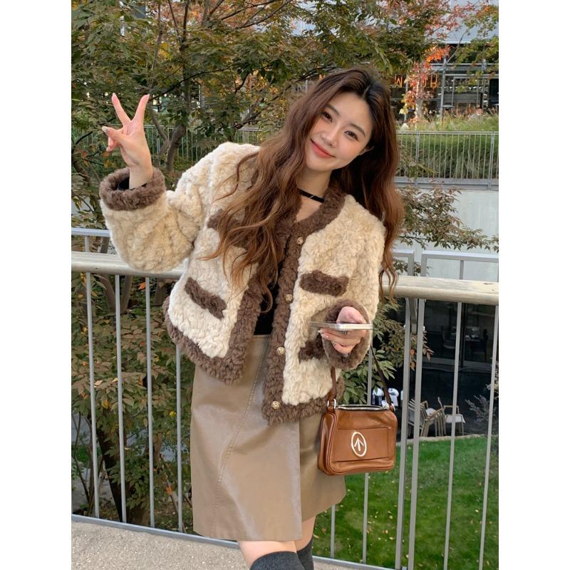 Lamb wool coat women's autumn and winter new short wool coat retro loose padded plush top