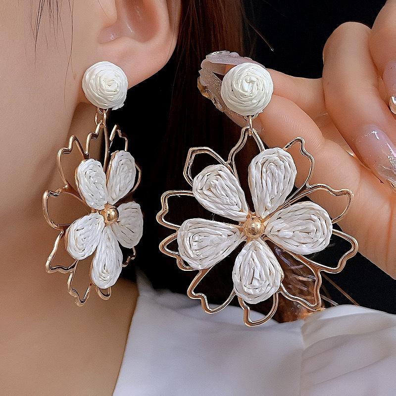 

Модні висячі сережки для жіночих прикрас білий