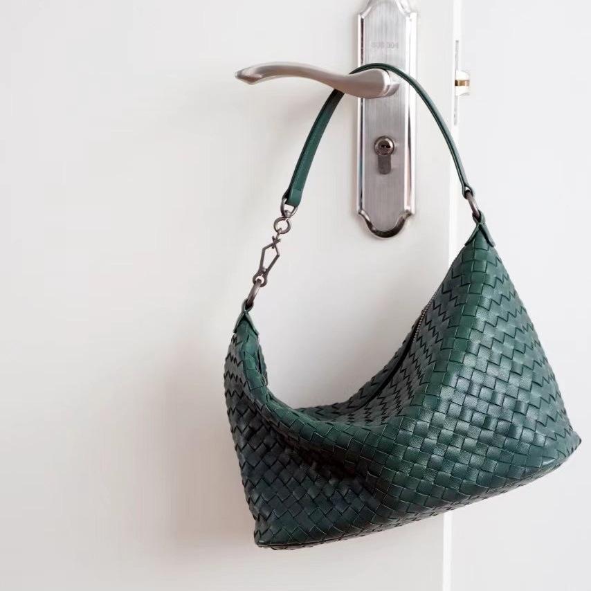 2025 New Sheepskin Woven Lunch Box Bag One Shoulder Underarm Dumpling Bag One Shoulder Crossbody Handbag Minimalist Hobo Bag