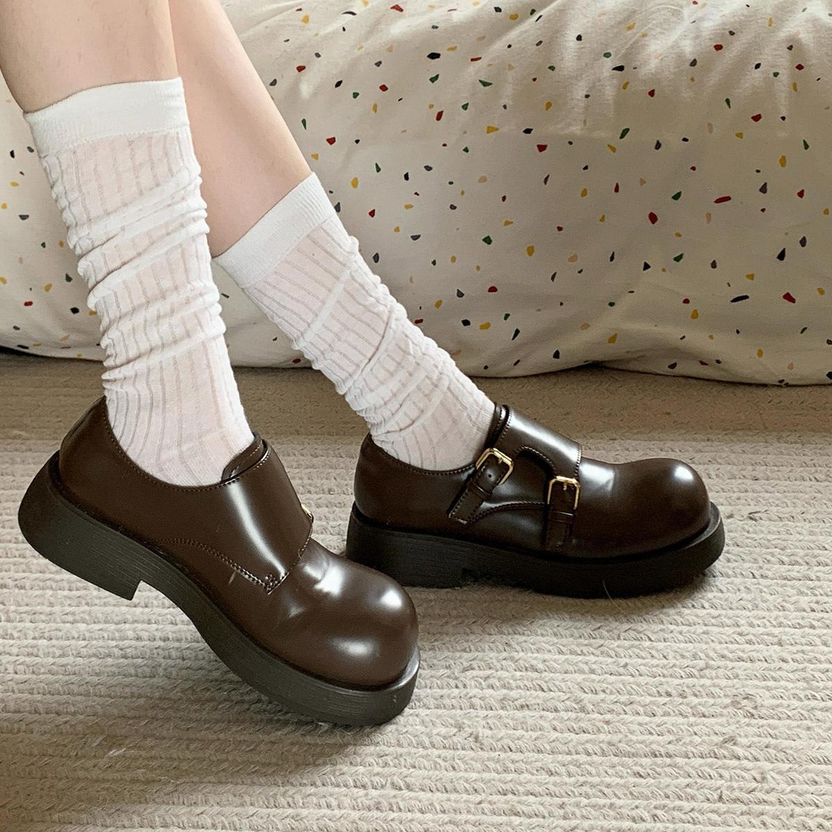 

Маленькие туфли-лодочки на толстой подошве с глубоким вырезом Женские туфли из маленькой кожи с круглым носком на одном ремешке Туфли для униформы в академическом стиле 40 коричневый