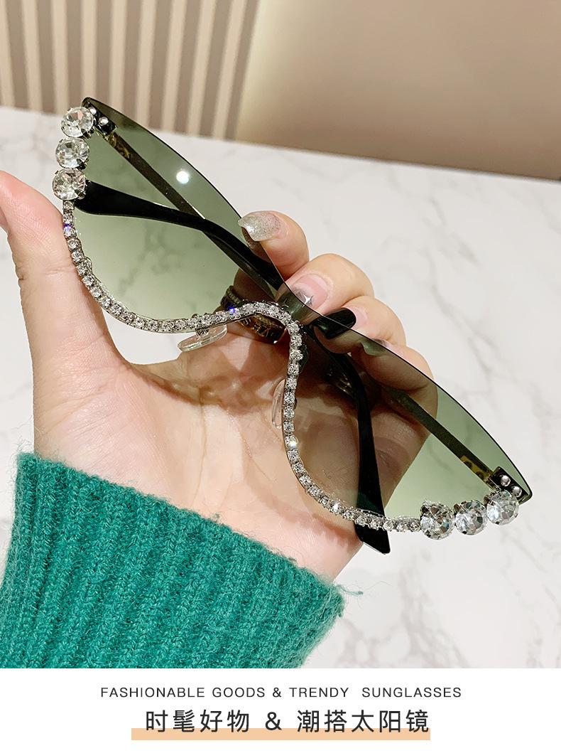 

Female Diamond Rhineston-e Ins High-Profile Figure Stt SSunglasses New Styli-sh Cat-Eye Shaped Semi-Rim Sun Glasses