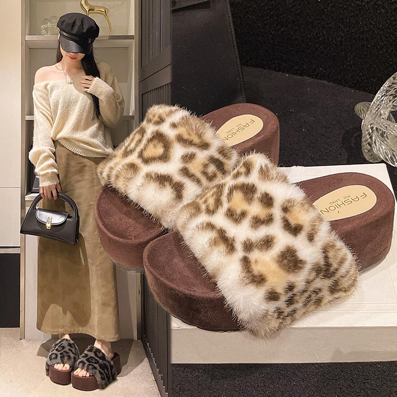 Internet celebrities leopard print personalized hair drag women wear fashion 2025 autumn and winter new thick-bottomed comfortable plush one-word