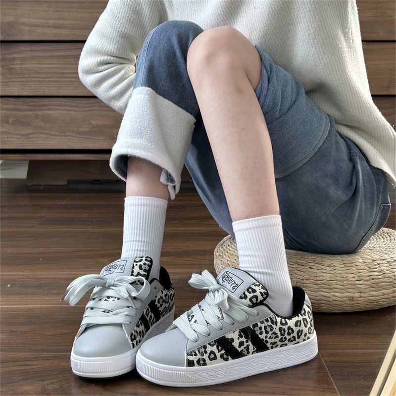 

2025 весна новая нишевая уличная обувь для пары хлеба ins super fire уличная обувь ретро-стиль колледжа повседневная обувь для скейта 40