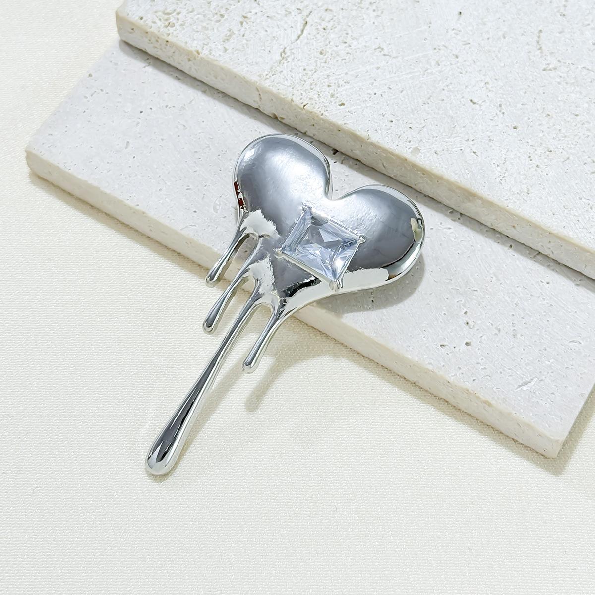 

Модная Лава Любовь Брошь Холодный Ветер Творческий Нишевый Дизайн Сердце Костюм Булавка Воротник Аксессуары Прилив