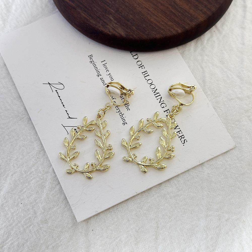 Korean Xiaoxiang Love Heart Earrings: High-End Summer Sweet Design with Niche Oil Drop Accents