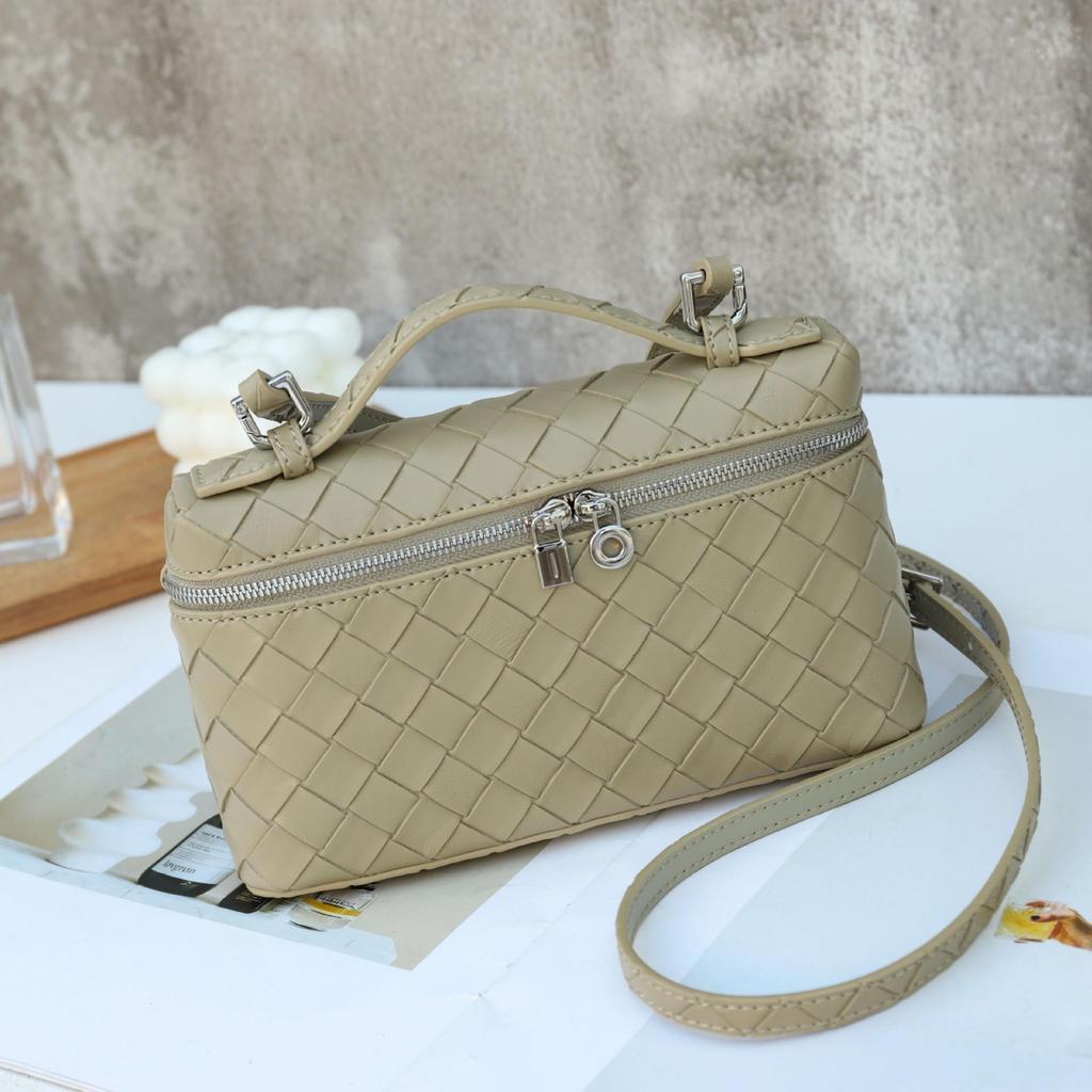 Cowhide Diamond Weave Lunch Box: Stylish Genuine Leather Women's Cross-body Bag