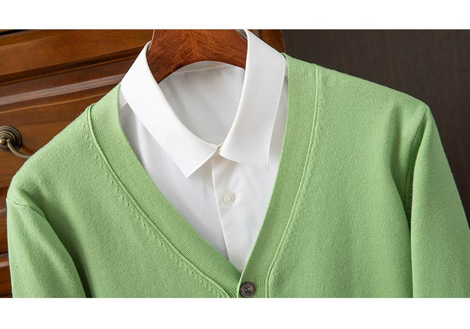 Men's Plus Size V-neck Knit Cardigan Sweater for Autumn & Winter