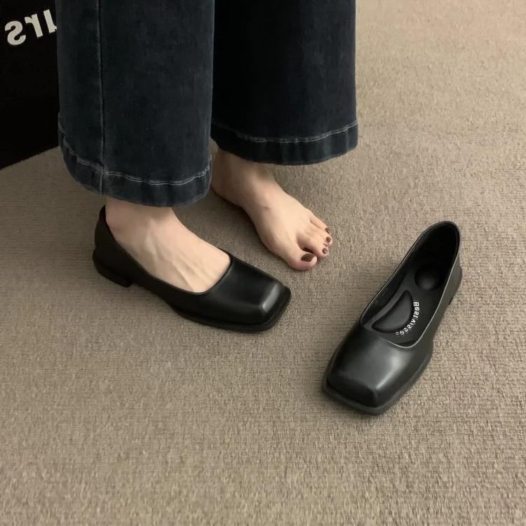 2025 summer new Hepburn style square head shallow mouth single shoes women's French fashion low heel small leather shoes women's casual single shoes