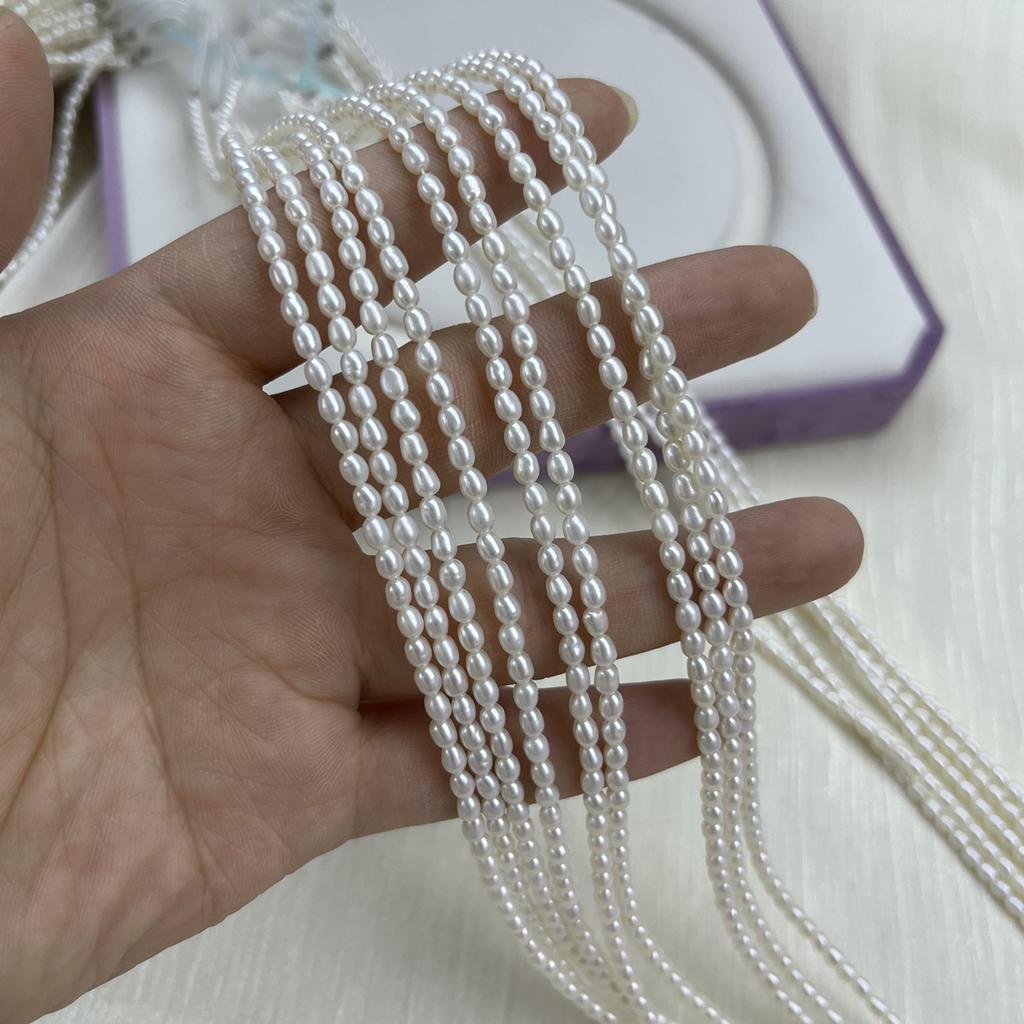 1 pramen, Bílé přírodní sladkovodní perly, Ručně vyráběné rýžové perly pro výrobu šperků DIY řemesla (Korálky 2-3 mm, Délka 36 cm)