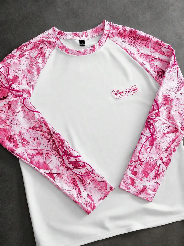 T-shirt a manica lunga raglan must-have con maniche fantasia ed elegante ricamo per uno stile casual.