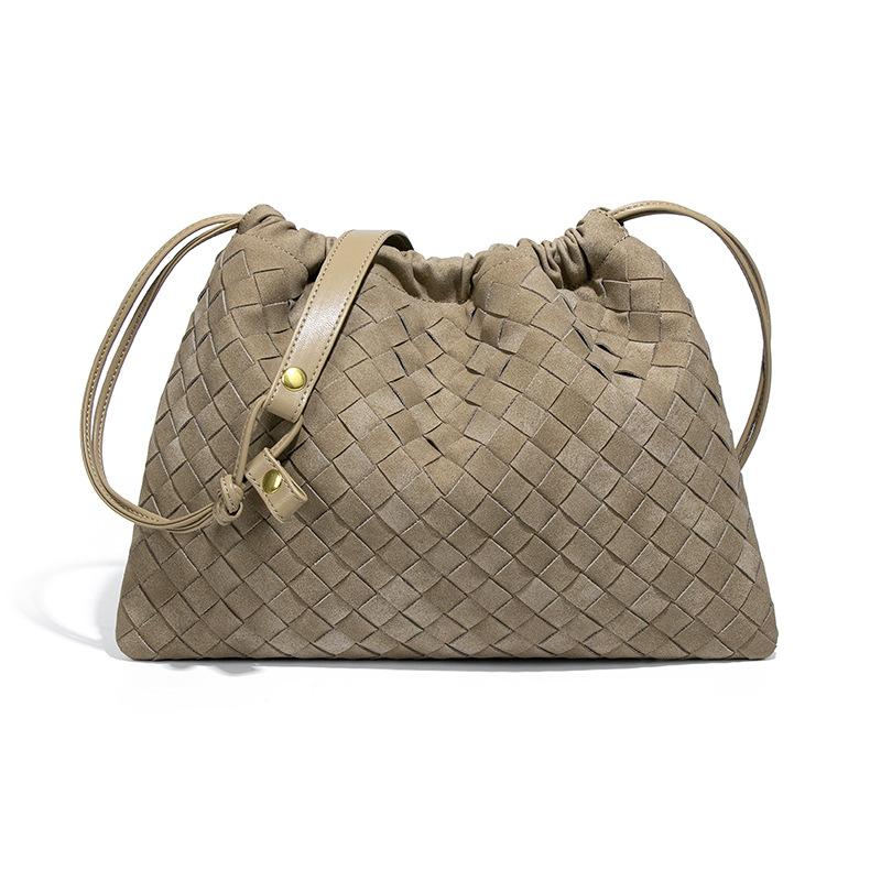 

Autumn and winter retro suede woven garbage bag bag, drawstring pleated cloud bag, one shoulder crossbody handbag, dumpling bag