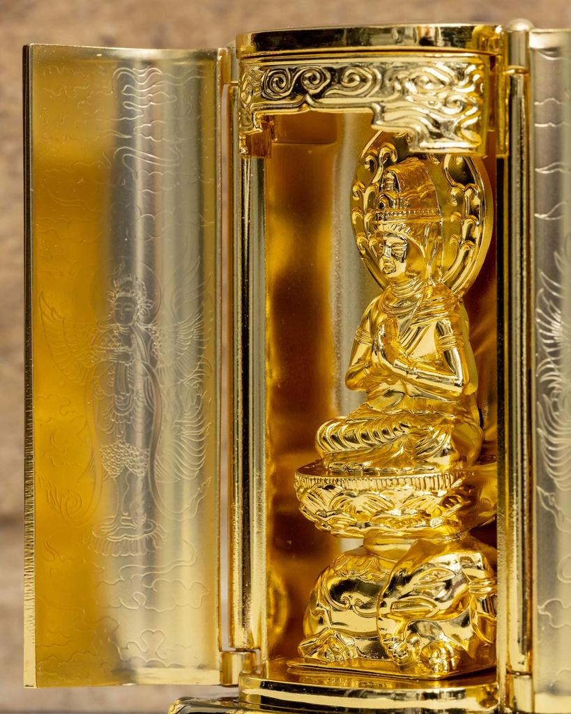 Buddhistische Statue von Fugen Bodhisattva in einem Schrein von Bildhauer Keishu Originalmodell in den Jahren des Drachen und Tierkreiszeichen-Schutzgottheit Takaoka Bronze (Gold