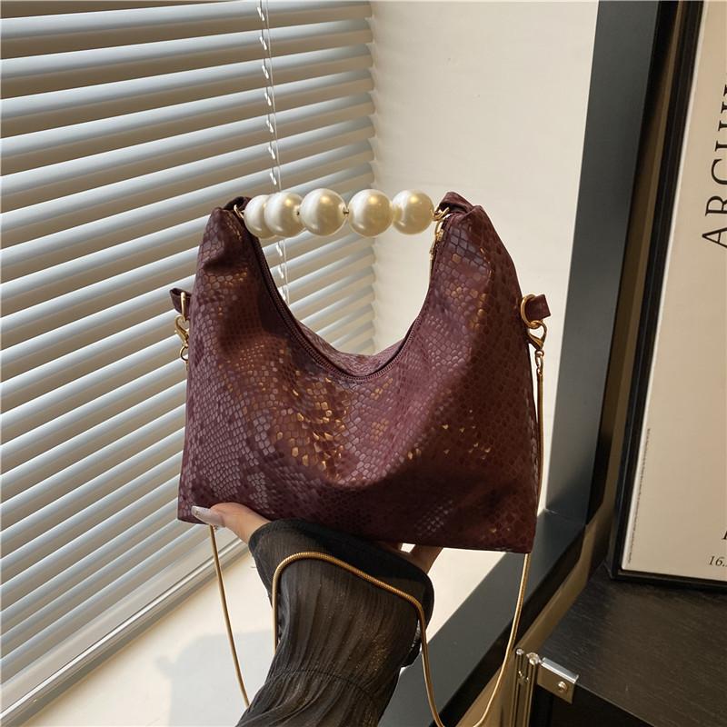 

New beaded handbag bag women s new trendy fashion cloud bag versatile chain messenger bag красный