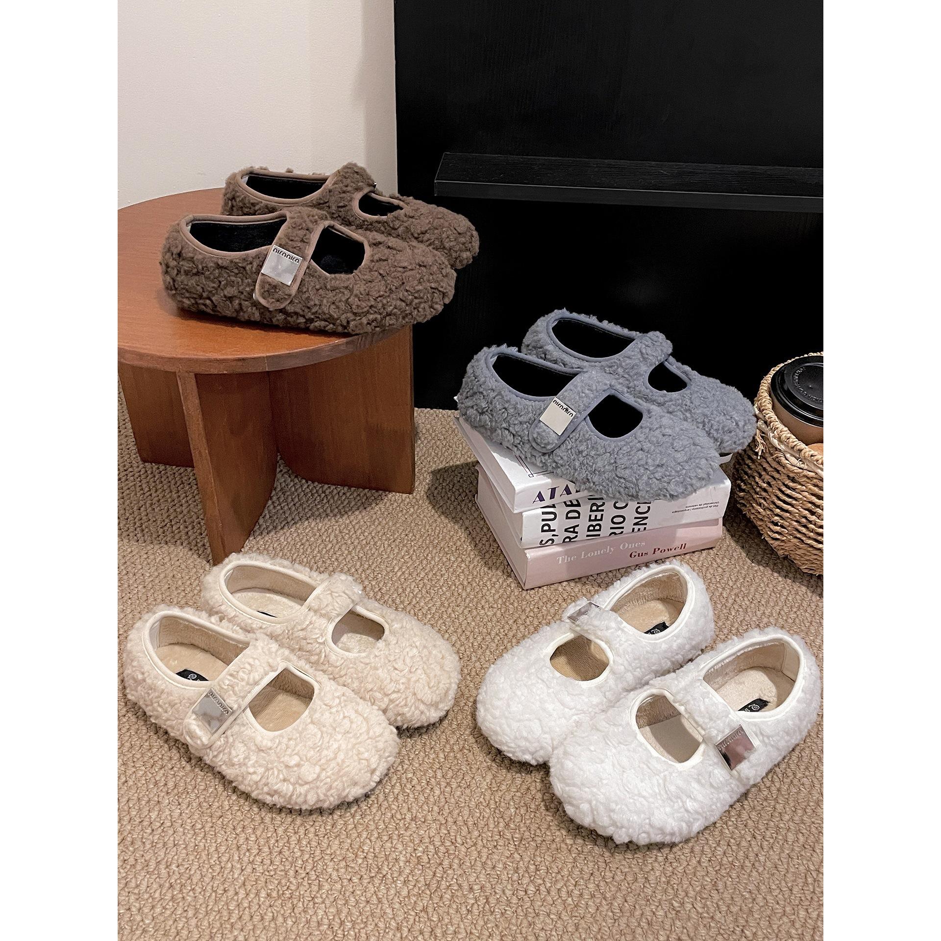 

White thick-soled fluffy shoes for women to wear outside, warm in winter, and velvet Mary Jane shoes. 40 абрикосовий