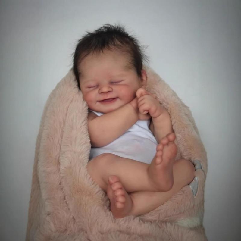 

19-дюймовая кукла-младенец Reborn Babies Alisha, мягкая тканевая кукла-имитация тела с закрытыми глазами, улыбающееся лицо, реалистичные куклы для новорожденных детей, подарок на день рождения, Рождество cloth body