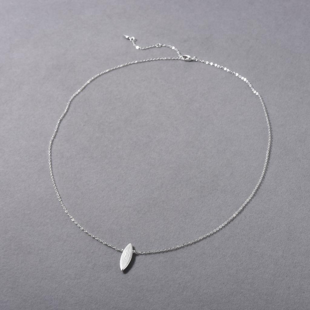 Personalized Simple Copper-Plated Platinum Rhombus Melon Seed Pendant Collarbone Chain Niche Cold Wind Trend Temperament Necklace