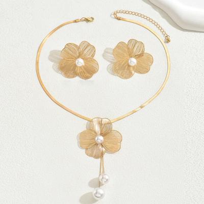 2 Stück/Set Damen Halskette Ohrringe Set Hohlblumenform Imitation Perlen Dekor Steckerohrringe Verstellbare Länge Choker Halskette Set