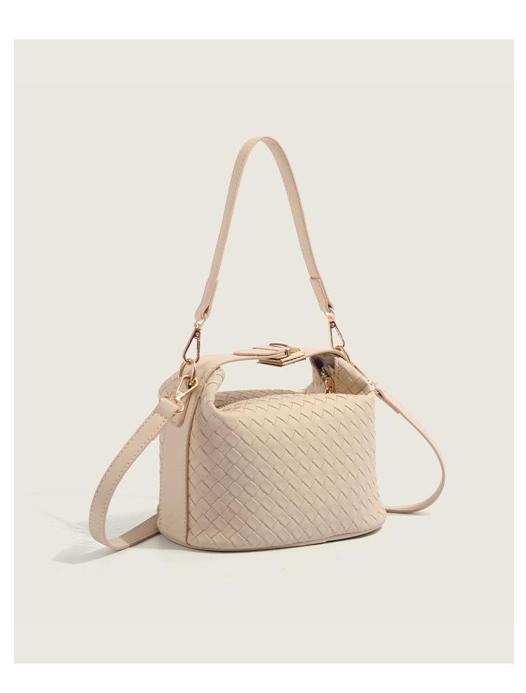 

Женская сумка кожаная плетеная маленькая квадратная сумка новая осенне-зимняя сумка кроссбоди на плечо нишевый дизайн портативная сумка для ланча