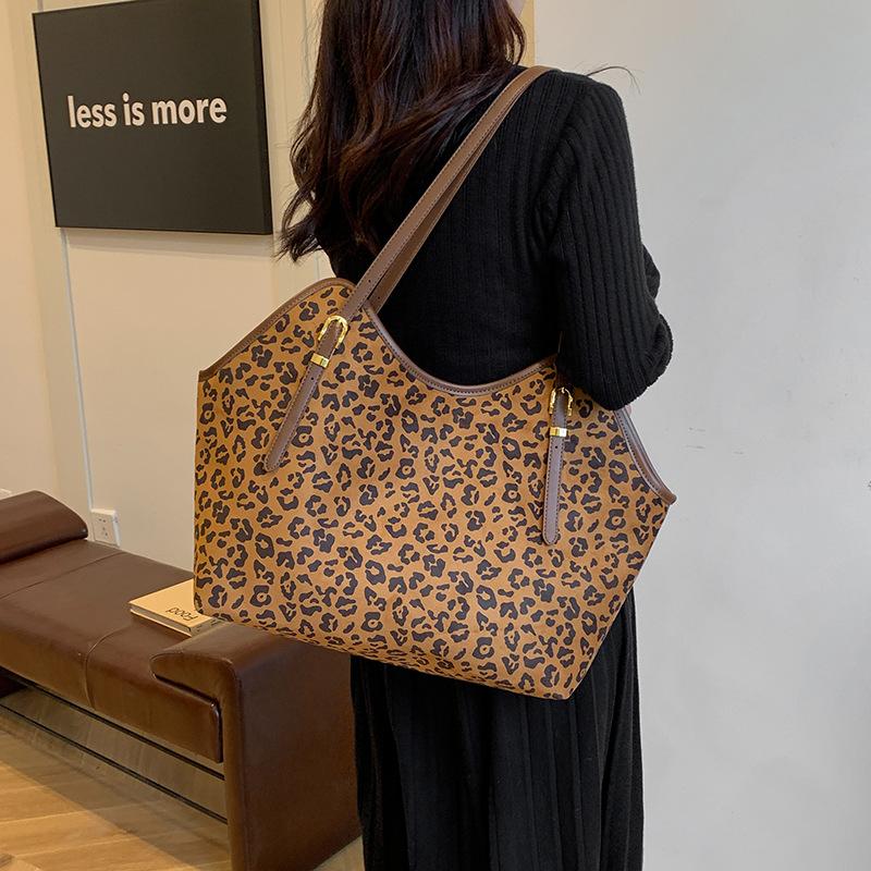 Fashion large-capacity leopard print tote bag 2025 autumn and winter new work commuter armpit bag casual shoulder bag