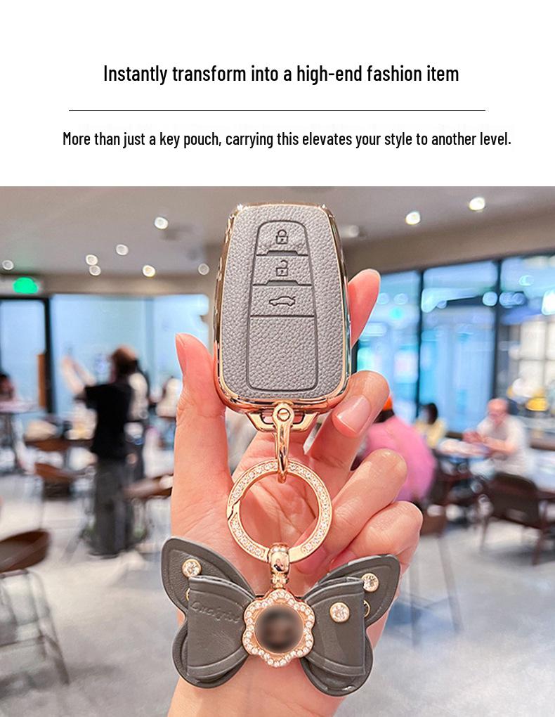 Toyota Key Cover for Camry, RAV4, Corolla, Levin, Avalon: Stylish Shell Buckle for Women.