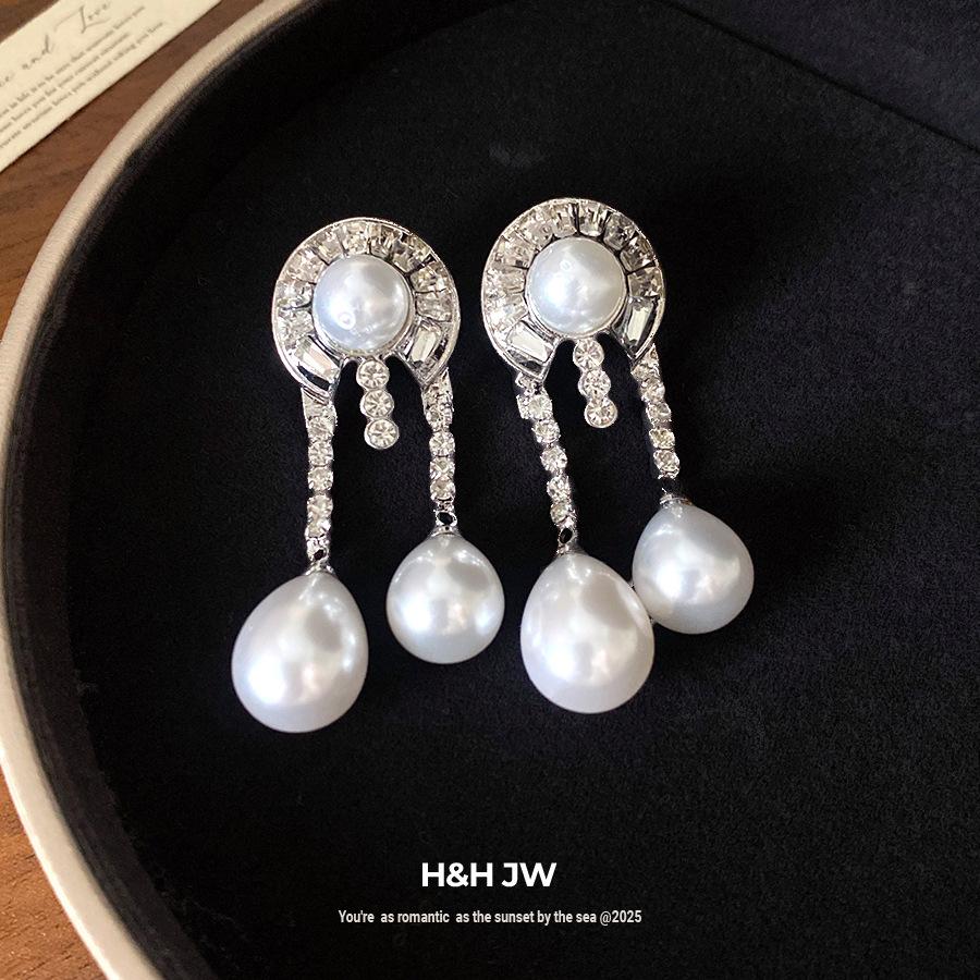 Silver needle exaggerated diamond-set geometric round pearl earrings exquisite simple fashion stud earrings niche high-end earrings